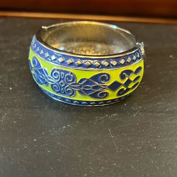 silver tone enamel hinge opening bracelet - Picture 1 of 3